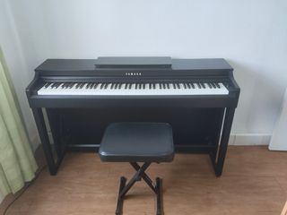 Yamaha Clavinova CLP-525 Piano Digital