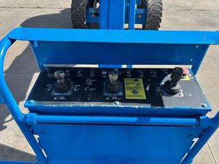 Plataforma elevadora Genie Z-51/30 JRT 4x4
