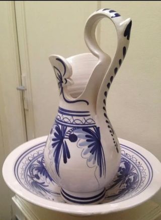 Jarra y plato cerámicos
