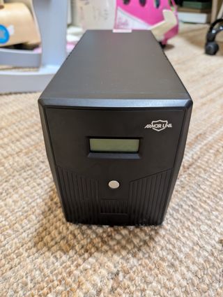 UPS ARMOR LINE 1500VA - 900W