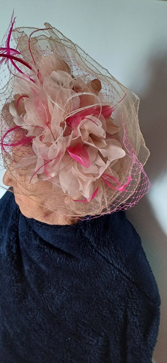 Tocado Rosario Berrocal rosa