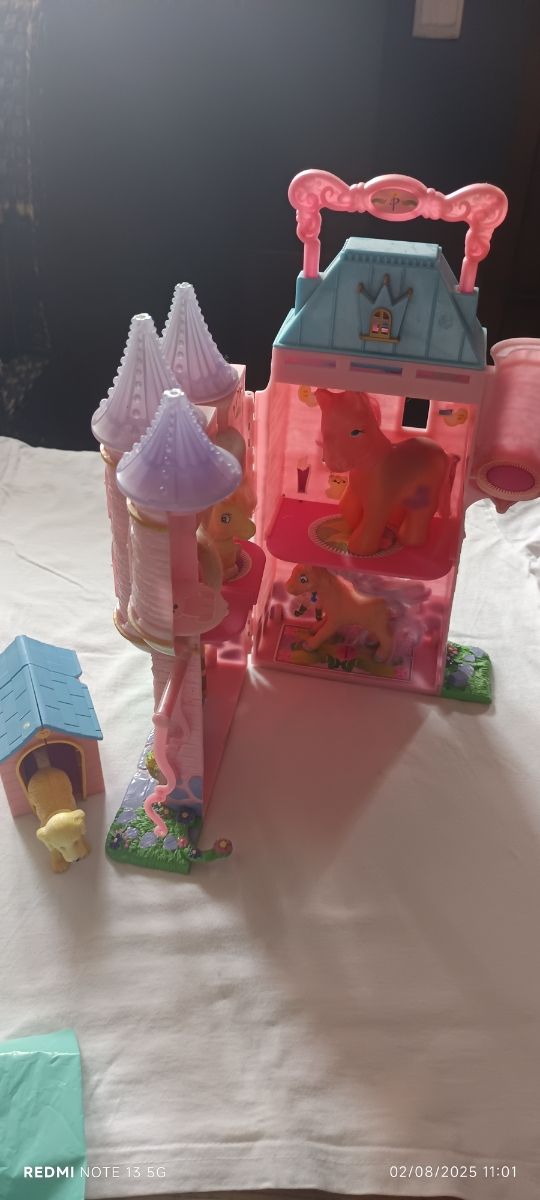 Castillo maleta muñecas poneys