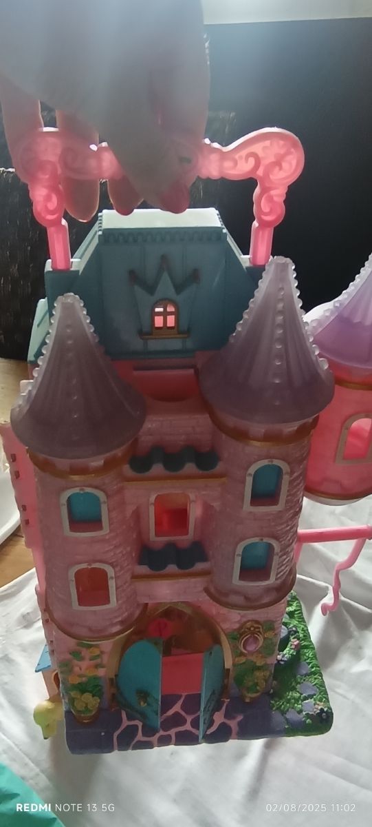 Castillo maleta muñecas poneys