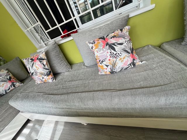 salon entarba con mesa