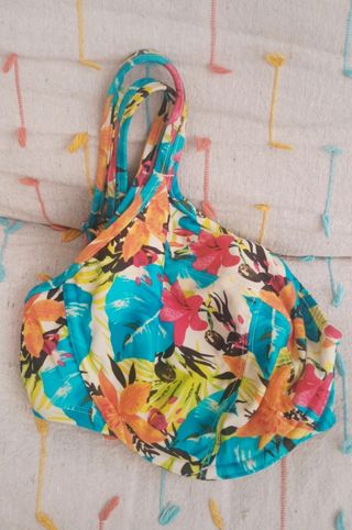 Top bikini diseño tropical