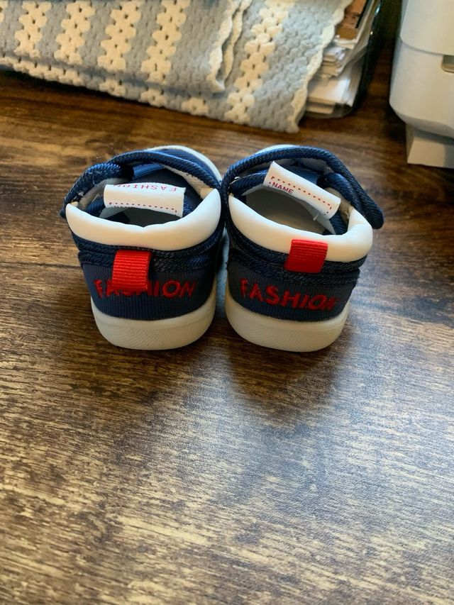 Scarpe neonato primi passi