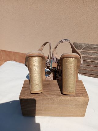 Sandalias tacón beige-marrón