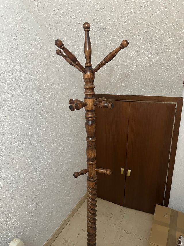 Perchero madera marrón