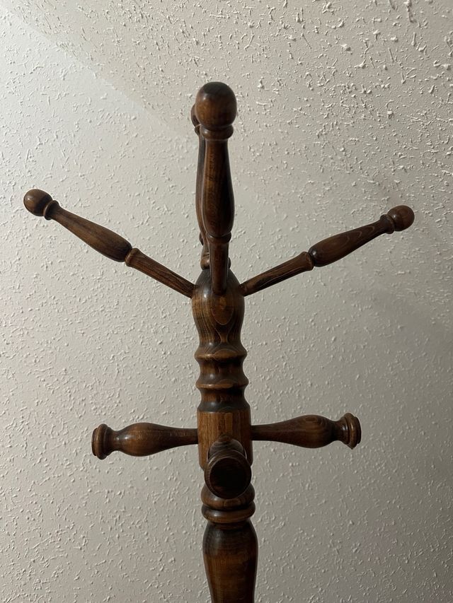 Perchero madera marrón