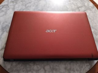 Portátil Acer rojo