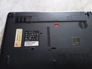 Portátil Acer rojo