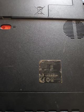 Portátil Acer rojo