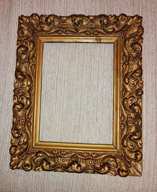 Marco antiguo dorado