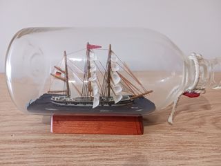 Nave in bottiglia antica