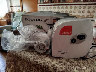 Picadora Taurus Savoy 1200w