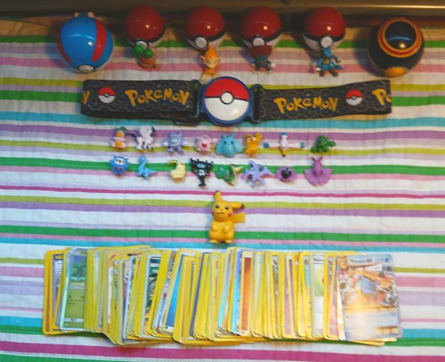Lote de artículos Pokémon