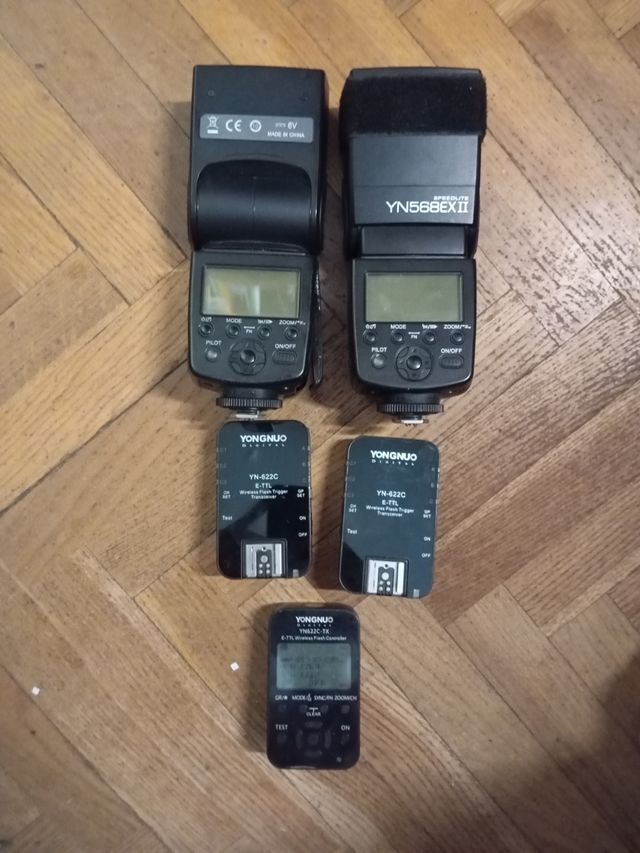 Yongnuo: 2 flashes YN568EXII + 3 triggers