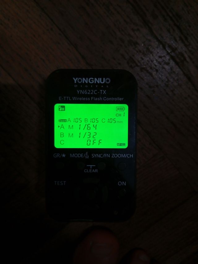 Yongnuo: 2 flashes YN568EXII + 3 triggers