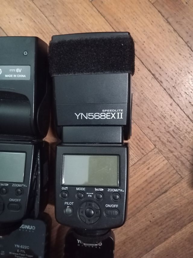 Yongnuo: 2 flashes YN568EXII + 3 triggers