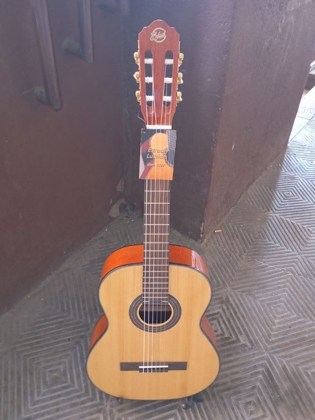 Guitarra Clásica Estruch modelo T1000