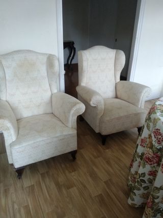Dos sofas orejeros.Regalo. A RECOGER ESTE FINDE