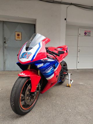 Honda CBR 600RR circuito.
Muchos extras.