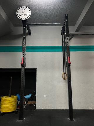 Rack profesional a pared Akon Fitness