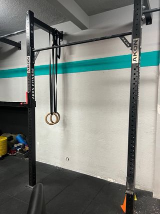 Rack profesional a pared Akon Fitness