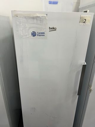Nevera 
Beko vertical