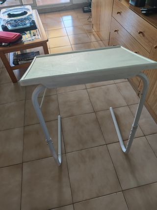 Mesita plegable blanca