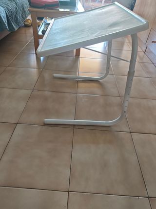 Mesita plegable blanca