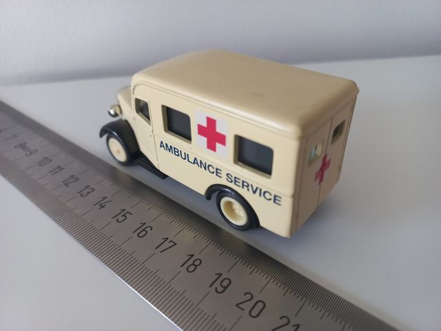 Camión ambulancia clásico.