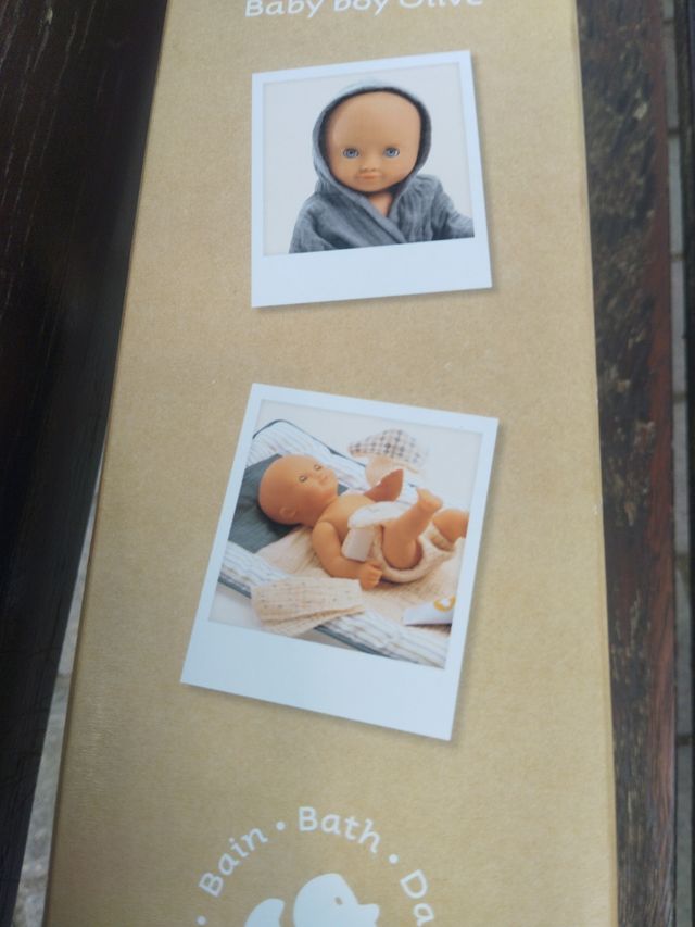 Muñeco bebé Pomea Olive - JUEGOS