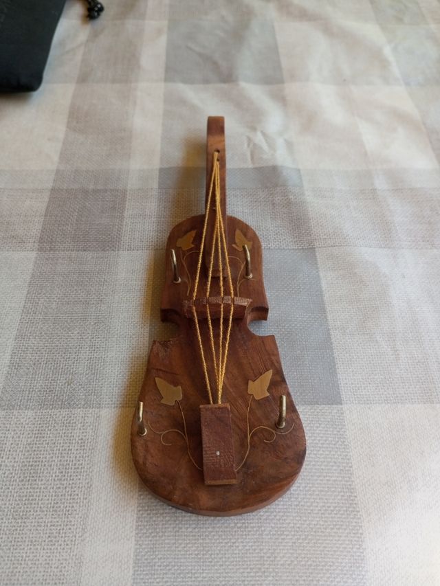 Porta llaves forma violín madera artesanal