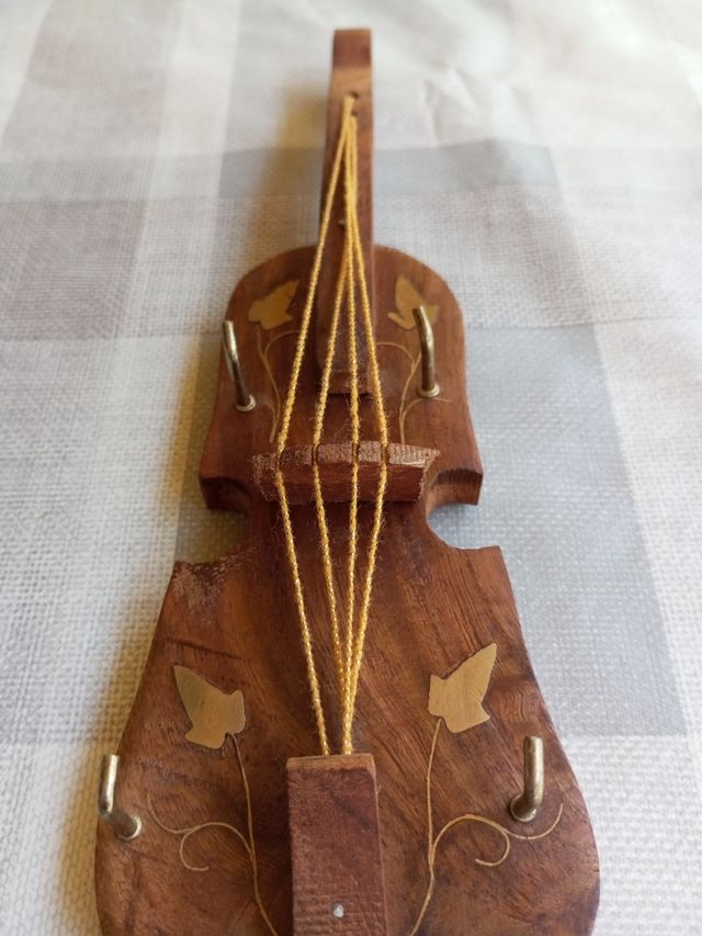 Porta llaves forma violín madera artesanal