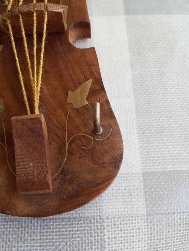 Porta llaves forma violín madera artesanal