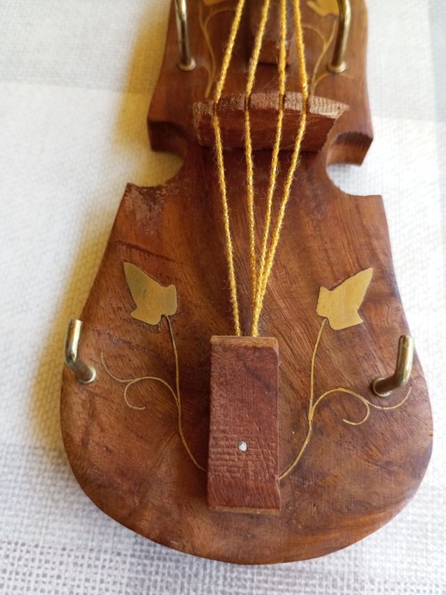 Porta llaves forma violín madera artesanal