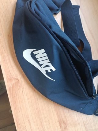 Riñonera Nike azul marino