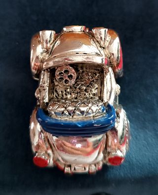 Auto d'epoca in argento 