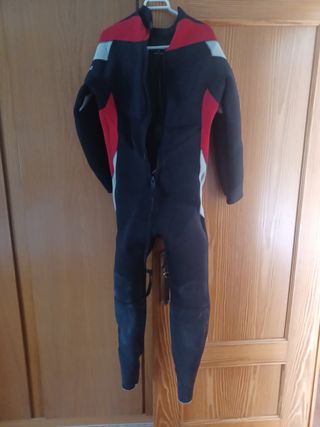 Traje neopreno  buceo  talla 5-6 
