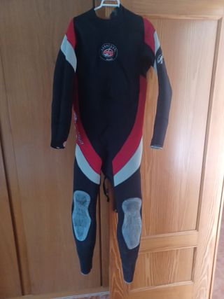 Traje neopreno  buceo  talla 5-6 
