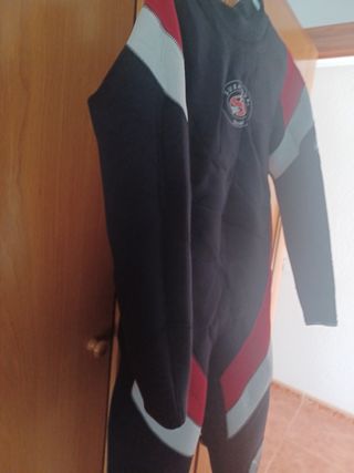 Traje neopreno  buceo  talla 5-6 
