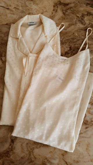 Conjunto camisón y bata de verano amarillo