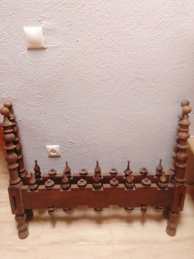 cama madera antigua