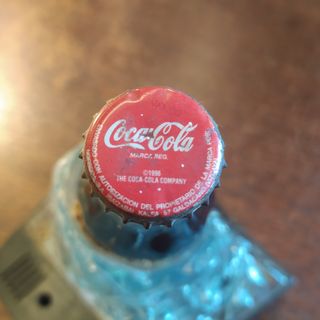 BOTELLA DE COCA-COLA CON SOPORTE DE METACRILATO