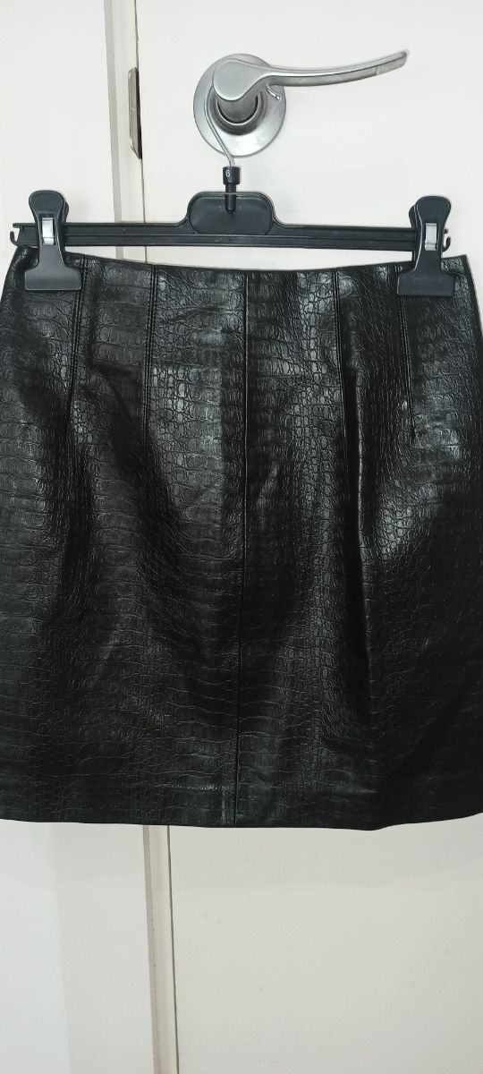 Falda Zara serpiente negra - XS