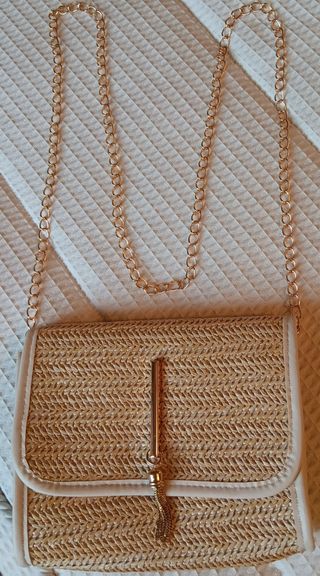 Bolso paja con cadena dorada
