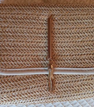 Bolso paja con cadena dorada