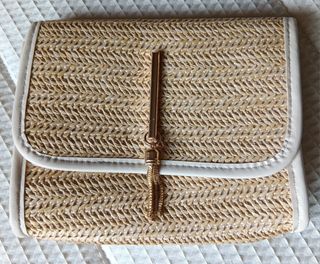 Bolso paja con cadena dorada