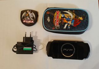 PSP 3004 Sony negra rebajada. Funda, cargador, etc